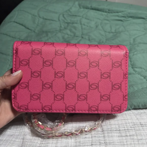 Women's Pink Chain Crossbody Bag - Picture 5 of 7